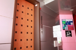 エレベーターで5階へ