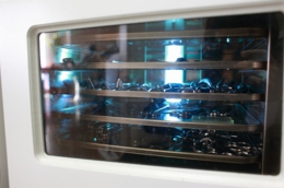 紫外線滅菌器具保管庫